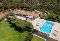 Foto Villa unifamiliare in vendita a Arzachena