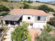 Foto Villa unifamiliare in vendita a Arzachena