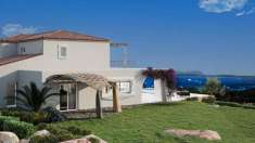 Foto Villa unifamiliare in vendita a Arzachena