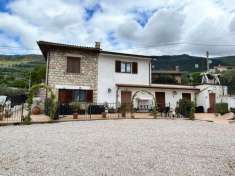 Foto Villa unifamiliare in vendita a Assisi