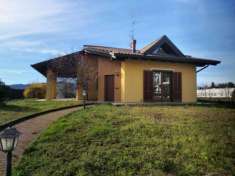 Foto Villa unifamiliare in vendita a Borgomanero - 5 locali 220mq