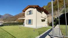 Foto Villa unifamiliare in vendita a Carlazzo - 7 locali 175mq