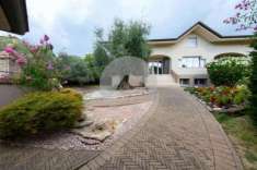 Foto Villa unifamiliare in vendita a Casalgrande - 14 locali 375mq