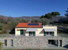Foto Villa unifamiliare in vendita a Diano Castello - 9 locali 320mq