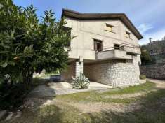 Foto Villa unifamiliare in vendita a Gualdo Tadino - 11 locali 385mq