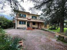 Foto Villa unifamiliare in vendita a Gualdo Tadino - 12 locali 250mq