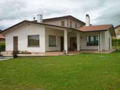 Foto Villa unifamiliare in vendita a Gualdo Tadino - 15 locali 260mq