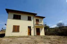 Foto Villa unifamiliare in vendita a Gualdo Tadino - 9 locali 270mq