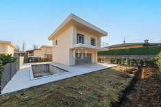 Foto Villa unifamiliare in vendita a Manerba Del Garda