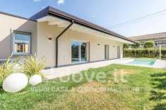 Foto Villa unifamiliare in vendita a Puegnago Sul Garda