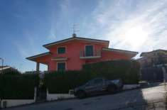 Foto Villa unifamiliare in vendita a Tortoreto - 9 locali 450mq