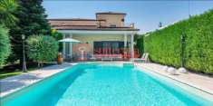 Foto Villa unifamiliare in vendita a Trani - 10 locali 743mq