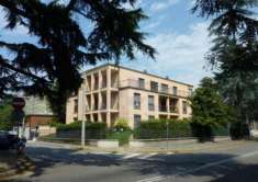 Foto VILLASANTA centro - appartamento di tre locali con ampi spazi esterni e box