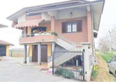 Foto Villetta a schiera di 135 m con 4 locali e box auto doppio in vendita a Montanera