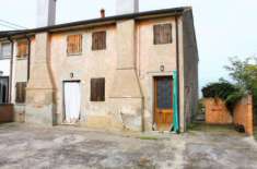 Foto Villetta a schiera di 150 m con pi di 5 locali e box auto doppio in vendita a Rovigo