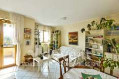 Foto Villetta a schiera di 170 m con 5 locali e box auto doppio in vendita a Barasso