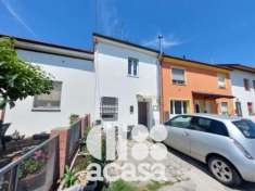 Foto VILLETTA ABBINATA CON CORTILE
