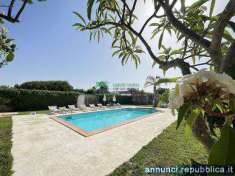 Foto Villetta con piscina sita a Randello