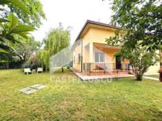 Foto Villetta singola con giardino