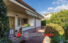 Foto Villetta Trifamiliare in Vendita, pi di 6 Locali, 220 mq (Pomez