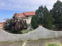 Foto Villino con giardino e terreno a uliveto