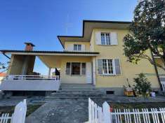 Foto Villino in Vendita, pi di 6 Locali, 4 Camere, 200 mq (MONTEPULC