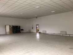 Foto ZAI VENDESI VETRINATO 240 MQ. CON CAPANNONE COLLEGATO 400 MQ PER TOTALI 640 MQ., SU FRONTE STRADA DI GRANDE PASAGGIO E VISIBILITA', A REDDITO A 3.000