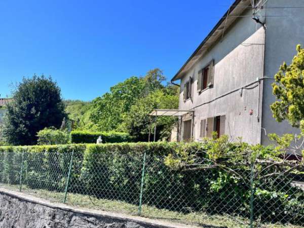 Foto **Casa Indipendente in Vendita a Cellena, Semproniano**Villa indipendente in ottimo stato con splendida vista che si sviluppa su due piani composta d