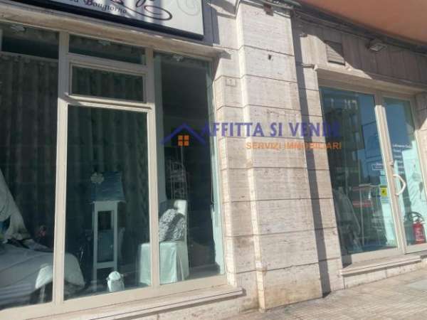 Foto 1 Vetrina in vendita a Siracusa