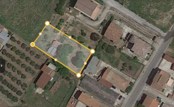 Foto 1876/VAIRANOPATENORA Terreno edificabile in zona �B� di mq 1.000 in via Volturno a Vairano Patenora. In zona tranquilla e residenziale, vicino ad altr