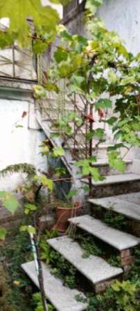 Foto 1901/CASTELLO Casa indipendente di mq 150 su due livelli con giardino di mq 70 a Castello del Matese. Al piano terra ingresso con due ripostigli,