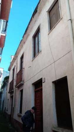 Foto 2018/PIEDIMONTE Casa indipendente di 85 mq su due livelli, affiancata su due lati, situata in via A.S. Coppola a Piedimonte Matese. L'immobile dispone
