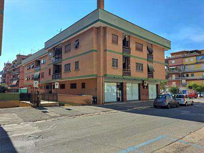 Foto 3 Locali in Vendita, 3 Locali, 100 mq, Pomezia (Pomezia Centro)