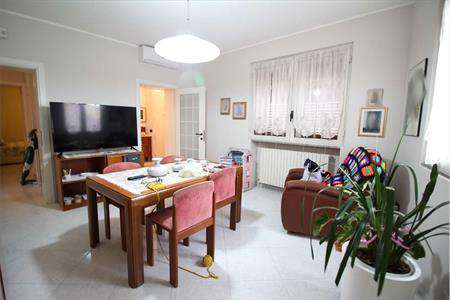 Foto 4 o pi� Locali in Vendita, 5 Locali, 104 mq, Montelabbate
