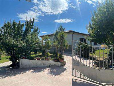 Foto 4 o pi� Locali in Vendita, 6,5 Locali, 135 mq, Siniscola