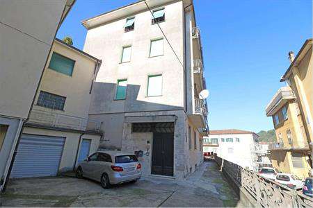 Foto 4 o pi� Locali in Vendita, pi� di 6 Locali, 155 mq, Pontremoli