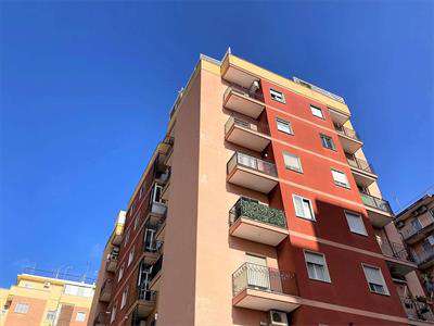 Foto 4 o pi� Locali in Vendita, pi� di 6 Locali, 174 mq, Brindisi (Co