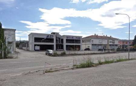 Foto 4 o pi� Locali in Vendita, pi� di 6 Locali, 186 mq, Montelabbate