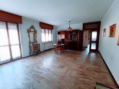 Foto 4 o pi� Locali in Vendita, pi� di 6 Locali, 190 mq, Villadossola