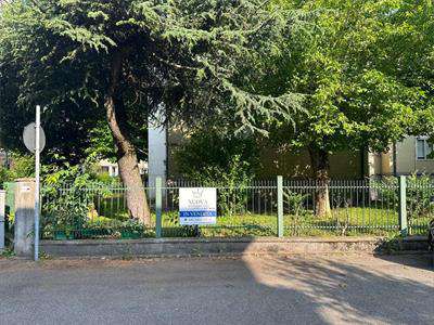 Foto 4 o pi� Locali in Vendita, pi� di 6 Locali, 235 mq, Carpi