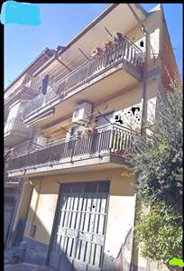 Foto 4 o pi� Locali in Vendita, pi� di 6 Locali, 370 mq, Biancavilla