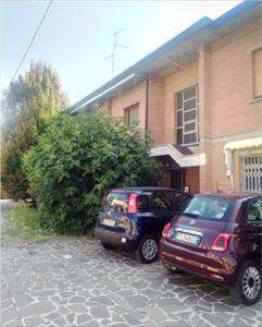 Foto 4 o pi� Locali in Vendita, pi� di 6 Locali, 389 mq, Carpi
