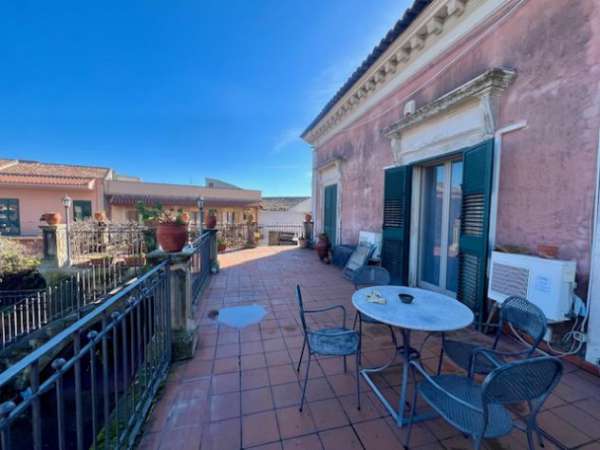 Foto A San Gregorio di Catania, proponiamo in vendita una magnifica villa storica