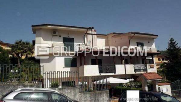 Foto Abitazione di tipo civile di 316 mq  in vendita a Mendicino - Rif. 4494140
