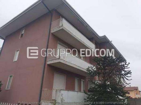 Foto Abitazione di tipo economico di 115 mq  in vendita a Romentino - Rif. 4513792