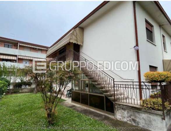 Foto Abitazione di tipo economico di 129 mq  in vendita a Noventa di Piave - Rif. 4502880