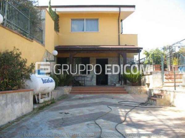 Foto Abitazione di tipo economico di 164 mq  in vendita a Mendicino - Rif. 4501481