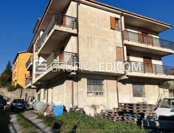 Foto Abitazione di tipo economico di 323 mq  in vendita a Mendicino - Rif. 4508507