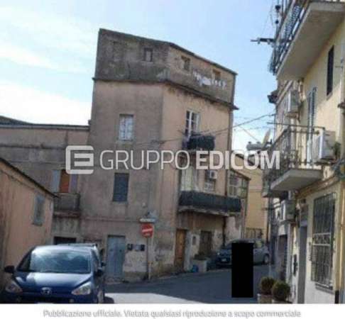 Foto Abitazione di tipo popolare di 106 mq  in vendita a Catanzaro - Rif. 4516934