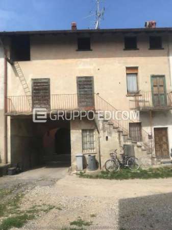Foto Abitazione di tipo popolare di 109 mq  in vendita a Sumirago - Rif. 4501936